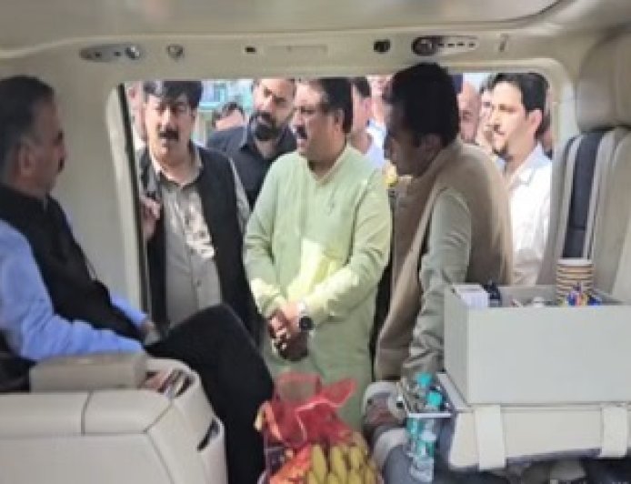  नादाैन दाैरे पर जा रहे सीएम सुक्खू के हेलीकॉप्टर को खराब मौसम के चलते एहतियातन ऊना में उतारना पड़ा