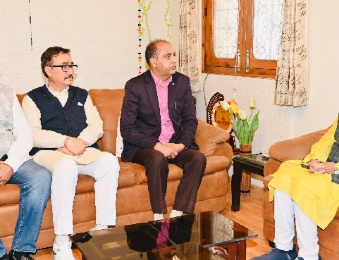 पालमपुर में वरिष्ठ नेता शांता कुमार से पूर्व मुख्यमंत्री एवं नेता प्रतिपक्ष जयराम ठाकुर ने की शिष्टाचार भेंट