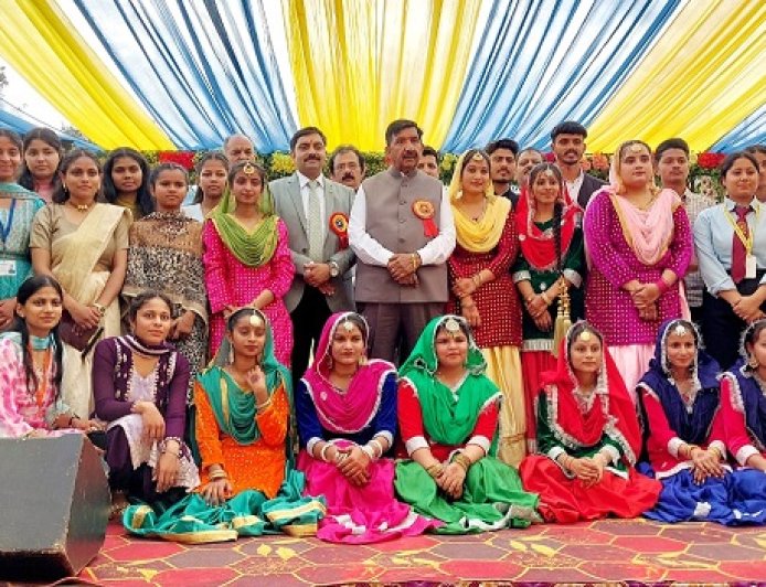 बच्चों को शिक्षा के साथ-साथ धार्मिक और सांस्कृतिक मूल्यों से जोड़ना आवश्यक  : अग्निहोत्री