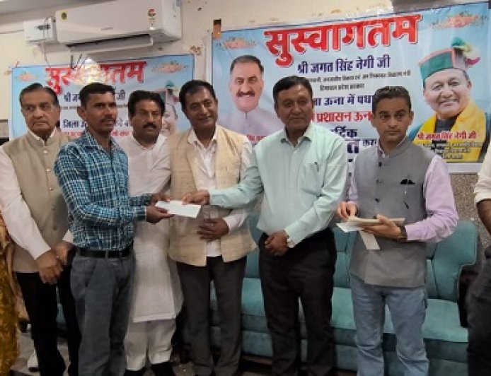 जगत सिंह नेगी ने 59 पात्र आपदा प्रभावित परिवारों को 75 लाख की राहत राशि के चेक किए वितरित 