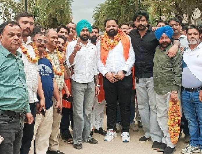 ओमैक्स पार्कवुड रेजिडेंट सोसाइटी के चुनाव में जसविंदर लक्की व देवेंद्र चौधरी की जीत