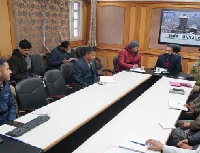 अभिभावक अपने बच्चों को लाइसेंस होल्डर होने से पूर्व न चलाने दें वाहन : उपायुक्त  