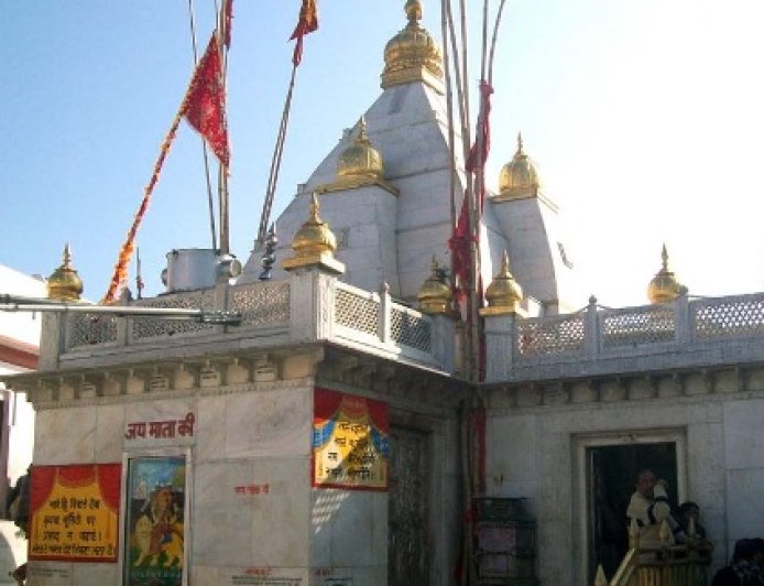 सुप्रसिद्ध शक्तिपीठ श्रीनयनादेवी में मां वैष्णोदेवी की तर्ज पर चैत्र नवरात्र के दौरान हर शाम होगी कलाकार के नाम  