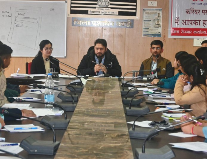 सिविल सेवाओं की तैयारी कर रहे युवाओं के लिए कारगर सिद्ध होगा भविष्य सेतु कार्यक्रम : उपायुक्त