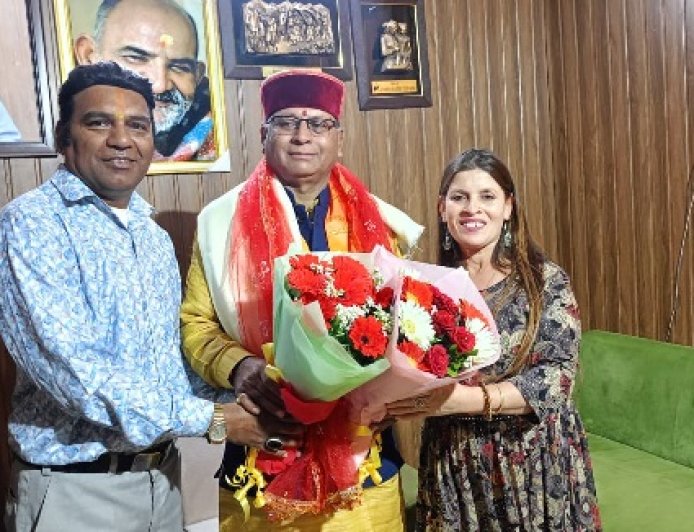 राजपुर विधायक एवं कैबिनेट मंत्री खजान दास को मंत्री पद मिलने पर भाजपा नेता बचना शर्मा एवं कार्यकर्ताओं ने दी बधाई 