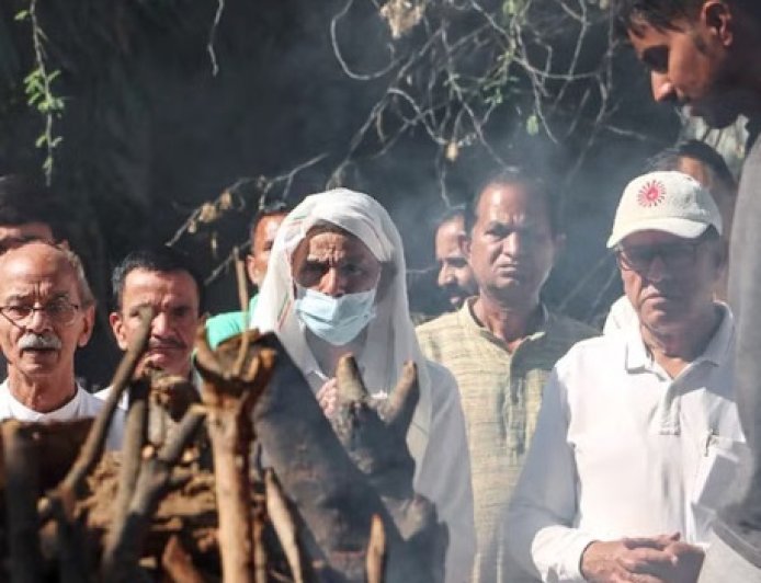 इच्छामृत्यु के बाद हरीश राणा का हरिद्वार में अस्थि विसर्जन,पैतृक गांव पलेटा में होगी तेरहवीं 