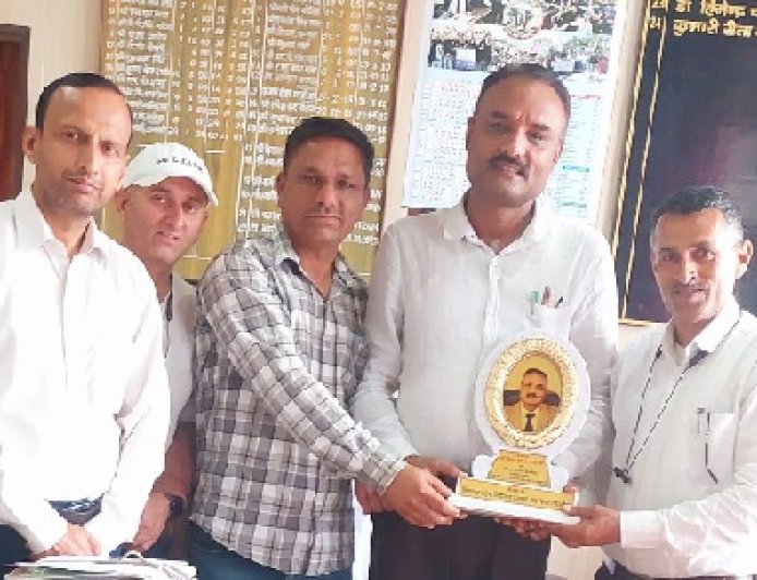 प्रदेश स्कूल प्रवक्ता संघ जिला सिरमौर ने वेतन की तीन प्रतिशत कटौती का किया विरोध