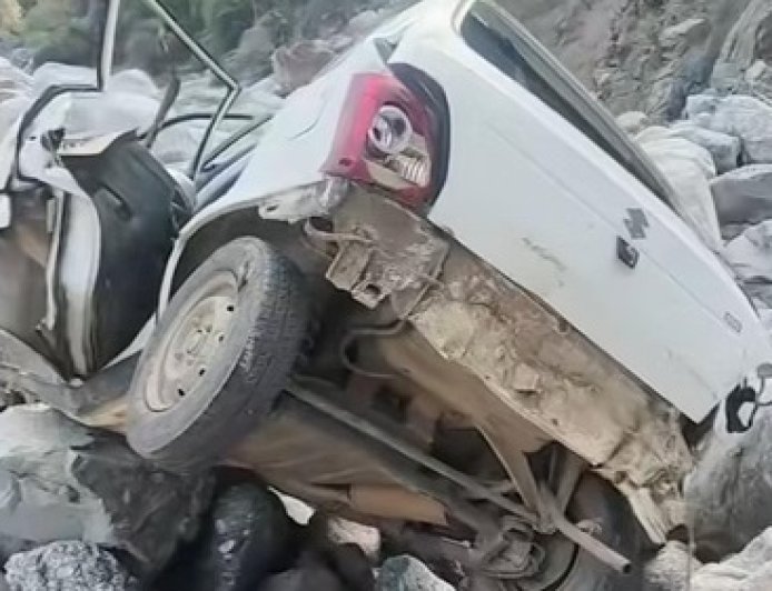 कांगड़ा के अंतर्गत शाहपुर विधानसभा क्षेत्र में सड़क हादसे में दो लोगों की माैत जबकि तीन लोग गंभीर रूप से घायल