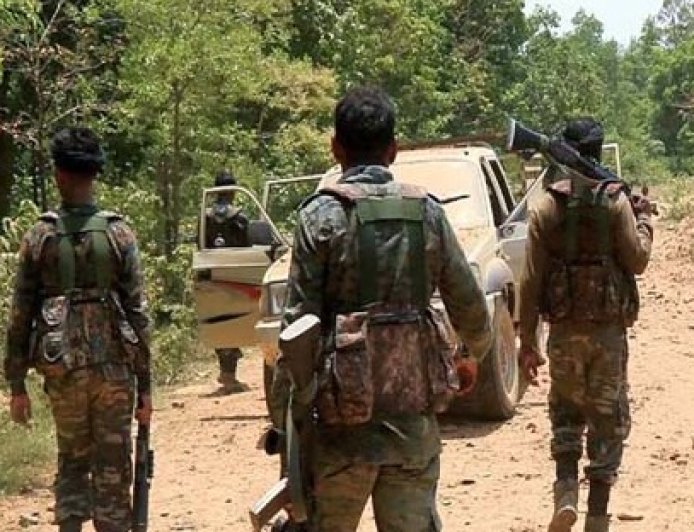 छत्तीसगढ़ के सुकमा में पुलिस और माओवादियों के बीच मुठभेड़ में पांच लाख रुपए का इनामी नक्सली ढेर 