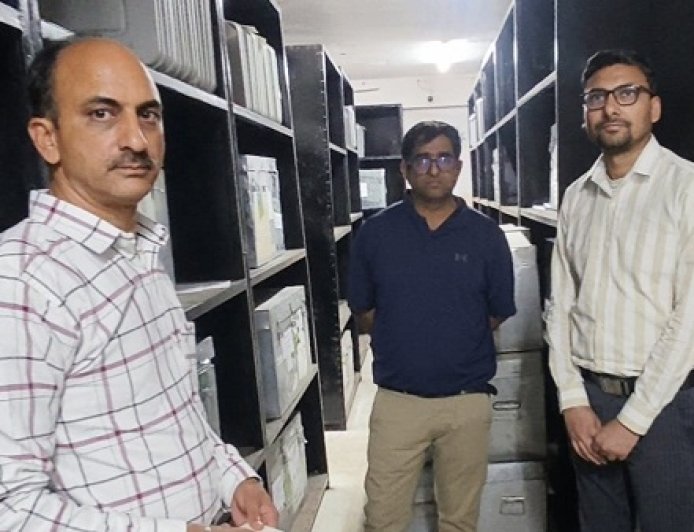 एडीसी ने ईवीएम-वीवीपैट मशीनों के वेयरहाउस का किया निरीक्षण’