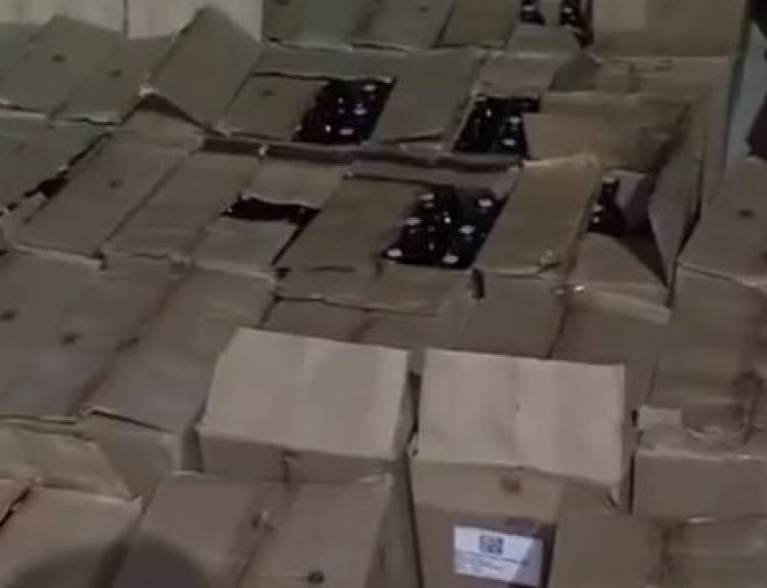 कांगड़ा पुलिस की शराब माफिया पर बड़ी कार्रवाई, पुलिस ने पकड़ी 149 पेटी अवैध देशी शराब 