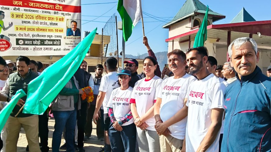 चिट्टा मुक्त हिमाचल के लिए दौड़ रहे हैं सिरमौर के इंटरनेशनल मैराथन धावक वीरेन्द्र सिंह , डीसी सोलन ने दिखाई हरी झंडी