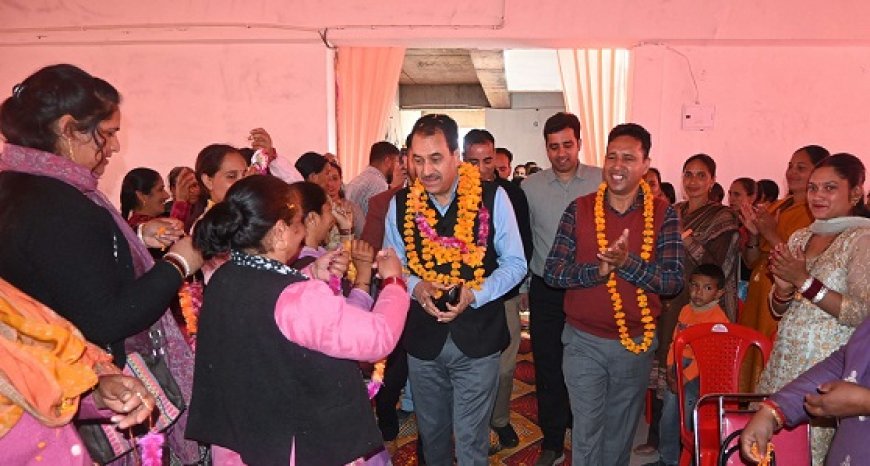 डेयरी क्षेत्र को सुदृढ़ करने से बढ़ी पशुपालकों की आय : बुद्धि सिंह ठाकुर