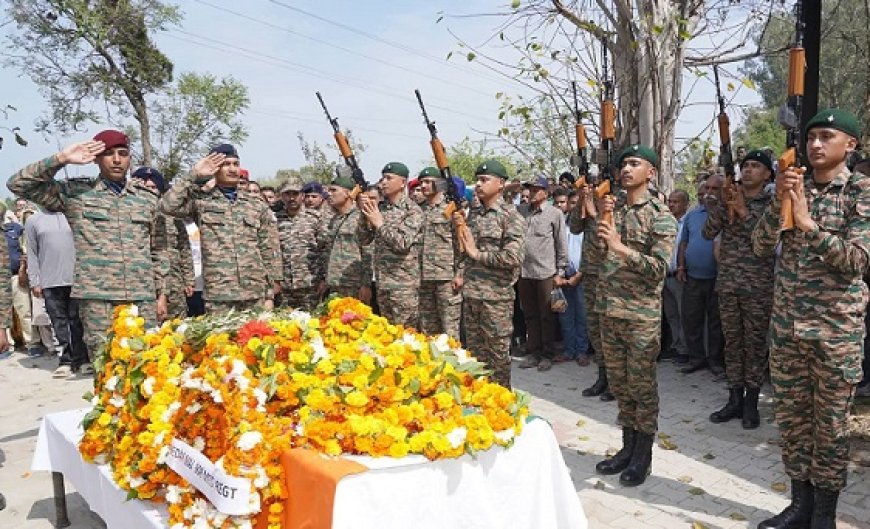 शहीद नायब सूबेदार कुलवंत सिंह को पूरे सैन्य सम्मान के साथ दी गई अंतिम विदाई