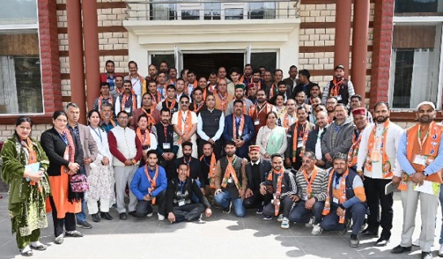 पूर्व मुख्यमंत्री एवं नेता प्रतिपक्ष जयराम ठाकुर का थुनाग में कार्यकर्ताओं से आह्वान कांग्रेस के झूठे प्रचार का दें मुंहतोड़ जवाब 