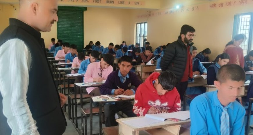 वार्षिक परीक्षाओं के चलते शिक्षा खंड रोनहाट के अंतर्गत माध्यमिक विद्यालय द्राविल में परीक्षा का अवलोकन