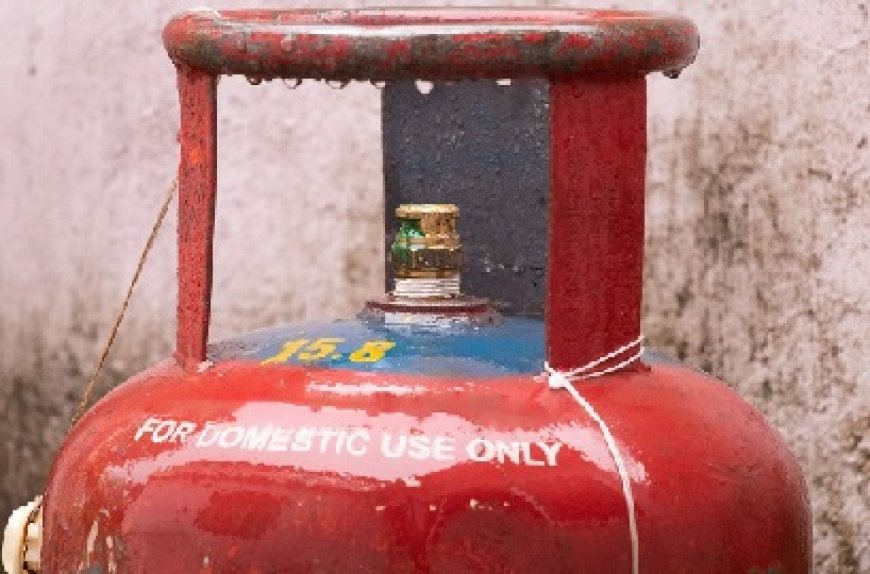 औद्योगिक क्षेत्र में व्यवसायिक गैस सिलिंडर की कमी के कारण उद्योगों में कामगारों के भोजन पर भी संकट 