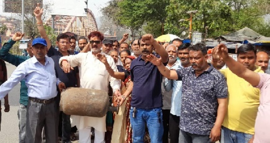 प्रांतीय अध्यक्ष संजय चोपड़ा की अगवाई में लघु व्यापारियों ने  एलपीजी गैस की कालाबाजारी के विरोध में किया प्रदर्शन 