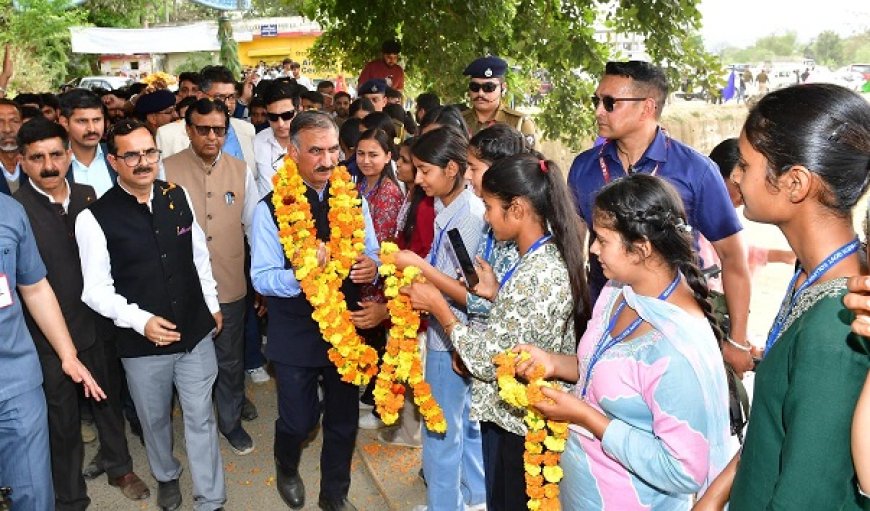 दो महीने में सीबीएसई स्कूलों में उपलब्ध होंगे सभी अध्यापक :  मुख्यमंत्री
