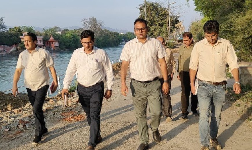 अपर मेला अधिकारी ने कुंभ मेला की तैयारियों के तहत निर्माणाधीन घाटों का किया निरीक्षण