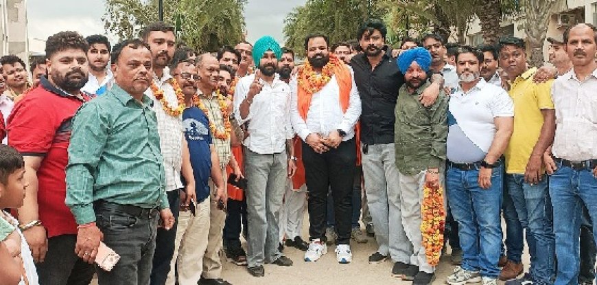 ओमैक्स पार्कवुड रेजिडेंट सोसाइटी के चुनाव में जसविंदर लक्की व देवेंद्र चौधरी की जीत