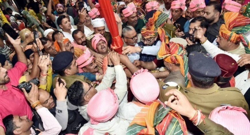 दियोटसिद्ध स्थित बाबा बालक नाथ मंदिर में चैत्र माह के मेले के प्रथम दिन श्रद्धालुओं की उमड़ी भारी भीड़  