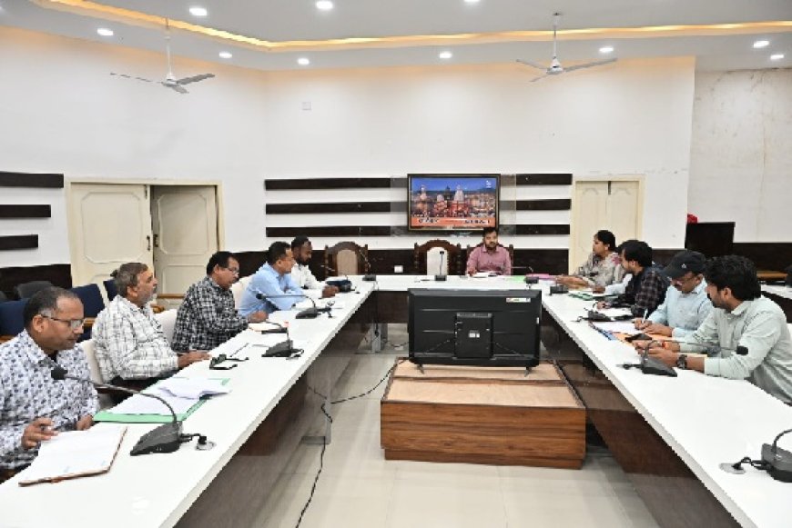 गंगा संरक्षण समिति की 71वीं बैठक जिलाधिकारी मयूर दीक्षित के निर्देशन में प्रभागीय वनाधिकारी स्वप्निल अनिरुद्ध की अध्यक्षता में आयोजित