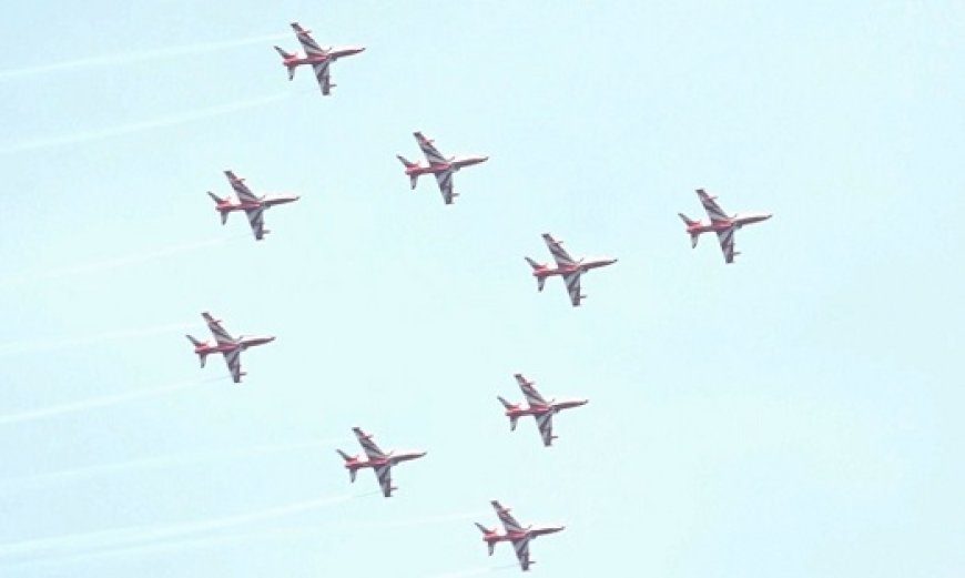 वायु सेना के एयर शो के दूसरे दिन भी उमड़े हजारों लोग,सूर्य किरण एरोबेटिक टीम के 9 विमानों के करतबों ने किया आश्चर्यचकित