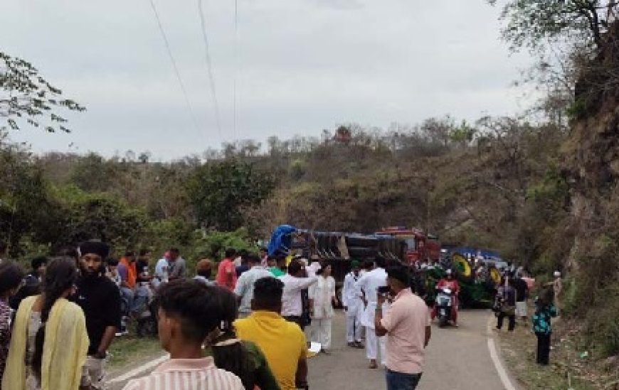 ऊना में श्रद्धालुओं से भरी एक ट्रैक्टर ट्राली दुर्घटनाग्रस्त,हादसे में करीब 10 श्रद्धालु घायल