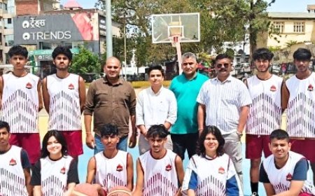 राज्य स्तरीय बास्केटबॉल प्रतियोगिता के लिए सिरमौर की अंडर-19 टीमें नाहन से हमीरपुर रवाना 