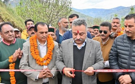 शिक्षा मंत्री ने रावीं में दो संपर्क सड़कों का किया लोकार्पण