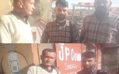 मीनू कोच के परिचालक एवं मालिक विरेंद्र सिंह उर्फ वीरू ने यात्री को उनका पर्स लौटाकर पेश की ईमानदारी की मिसाल 