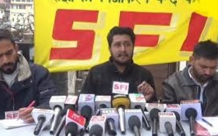 HPU में फीस बढ़ोतरी पर छात्र संगठन SFI का हमला, बोले छात्रों के भविष्य से खिलवाड़, शिक्षा को नहीं बिकने देंगे