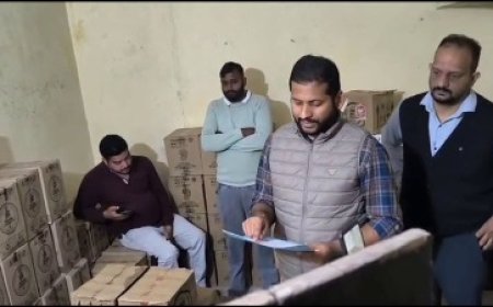 राज्य कर एवं आबकारी विभाग हमीरपुर ने पकड़ा शराब का बड़ा जखीरा,अपूर्व चंदेल के निर्देशों पर हुई कार्रवाई  