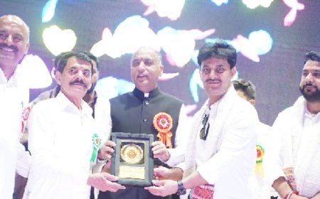 संगड़ाह के समाजसेवी सूरत कंठ ने हाटी समिति को दिए 1 लाख,चंडीगढ़ में आयोजित भादरी उत्सव में पूर्व सीएम ने किया सम्मानित  