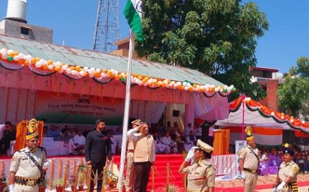 शिक्षा मंत्री रोहित ठाकुर ने ऊना में फहराया राष्ट्रीय ध्वज, हिमाचल दिवस पर दी शुभकामनाएं