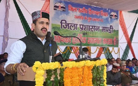 मंडी के सेरी मंच पर फहराया तिरंगा, भव्य मार्चपास्ट की ली सलामी,भुभुजोत टनल की डीपीआर का कार्य शुरू : विक्रमादित्य सिंह 