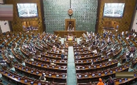 लोकसभा के बजट सत्र के समाप्त होने के साथ ही सदन की कार्यवाही अनिश्चितकाल के लिए स्थगित 