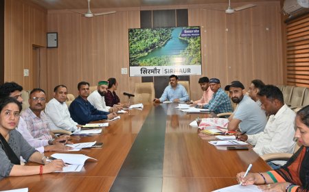 सिरमौर में आधार अपडेट पर जोर, 0–5 वर्ष के बच्चों का पंजीकरण और 5 व 15 वर्ष पर बायोमैट्रिक अपडेट अनिवार्य – एडीएम