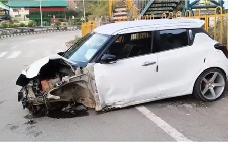 सोलन में चलती कार का अचानक फटा टायर, मची अफरा-तफरी