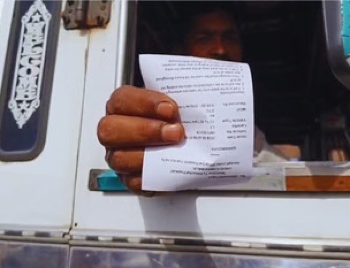 स्वारघाट एंट्री टैक्स बैरियर पर ट्रक ऑपरेटरों ने जताया रोष  