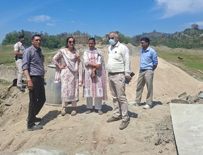 डीसी गंधर्वा राठौड़ ने सबसे बड़ी निर्माणाधीन पेयजल परियोजना का किया निरीक्षण