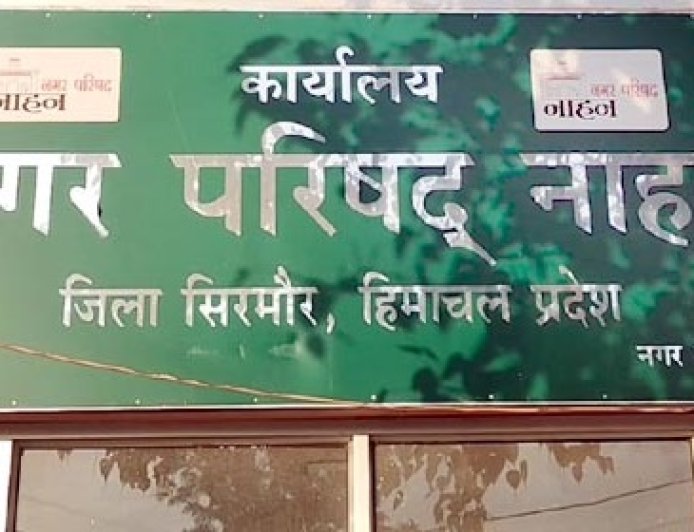 शहर की सफाई व्यवस्था को लेकर नगर परिषद गंभीर,खुले में कूड़ा फेंकने वालों के खिलाफ होगी कार्रवाई : ईओ एमसी