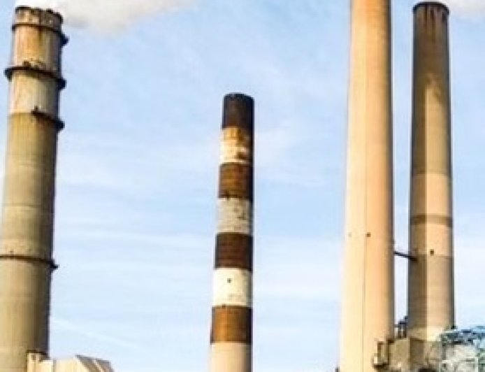 उद्योगों में ईंधन की किल्लत और पेट्रोकेमिकल उत्पादों की कीमतों में भारी उछाल से 30 प्रतिशत तक गिरा उत्पादन   