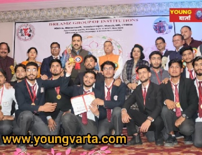लोक निर्माण मंत्री ने ड्रीम्ज़ कॉलेज ऑफ फार्मेसी के वार्षिक पारितोषिक वितरण समारोह में मेधावियों को किया सम्मानित