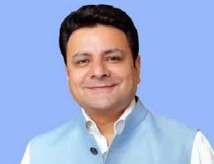 धर्मशाला में सरकार के खिलाफ सड़को पर उतरी भाजपा, प्रदेश सरकार के खिलाफ की नारेबाजी