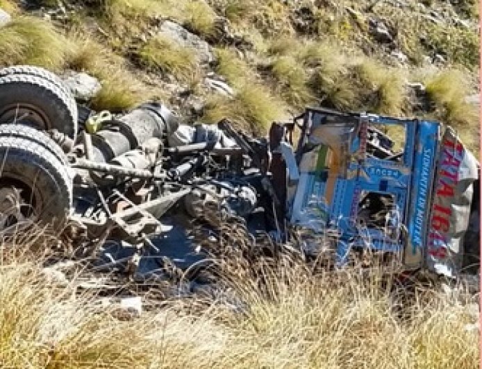 चंबा में सलूणी-हिमगिरी मार्ग पर लडेर के समीप एक ट्रक दुर्घटनाग्रस्त,हादसे में चालक की मौत