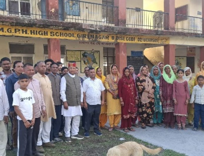 शहीद कुलविंदर सिंह स्कूल गिरिनगर पहुंचे डॉ. बिंदल 