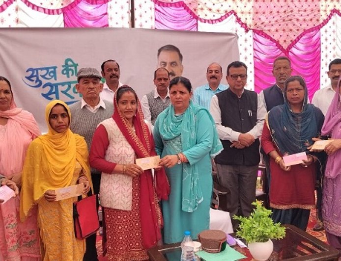 नादौन की जनता का विशेष ध्यान रखते हैं सीएम : कमलेश ठाकुर