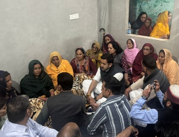लोक निर्माण मंत्री विक्रमादित्य सिंह ने सरकाघाट में पीड़ित परिवार को बंधाया ढाढस